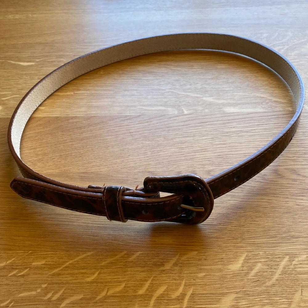 Women’s brown leather belt